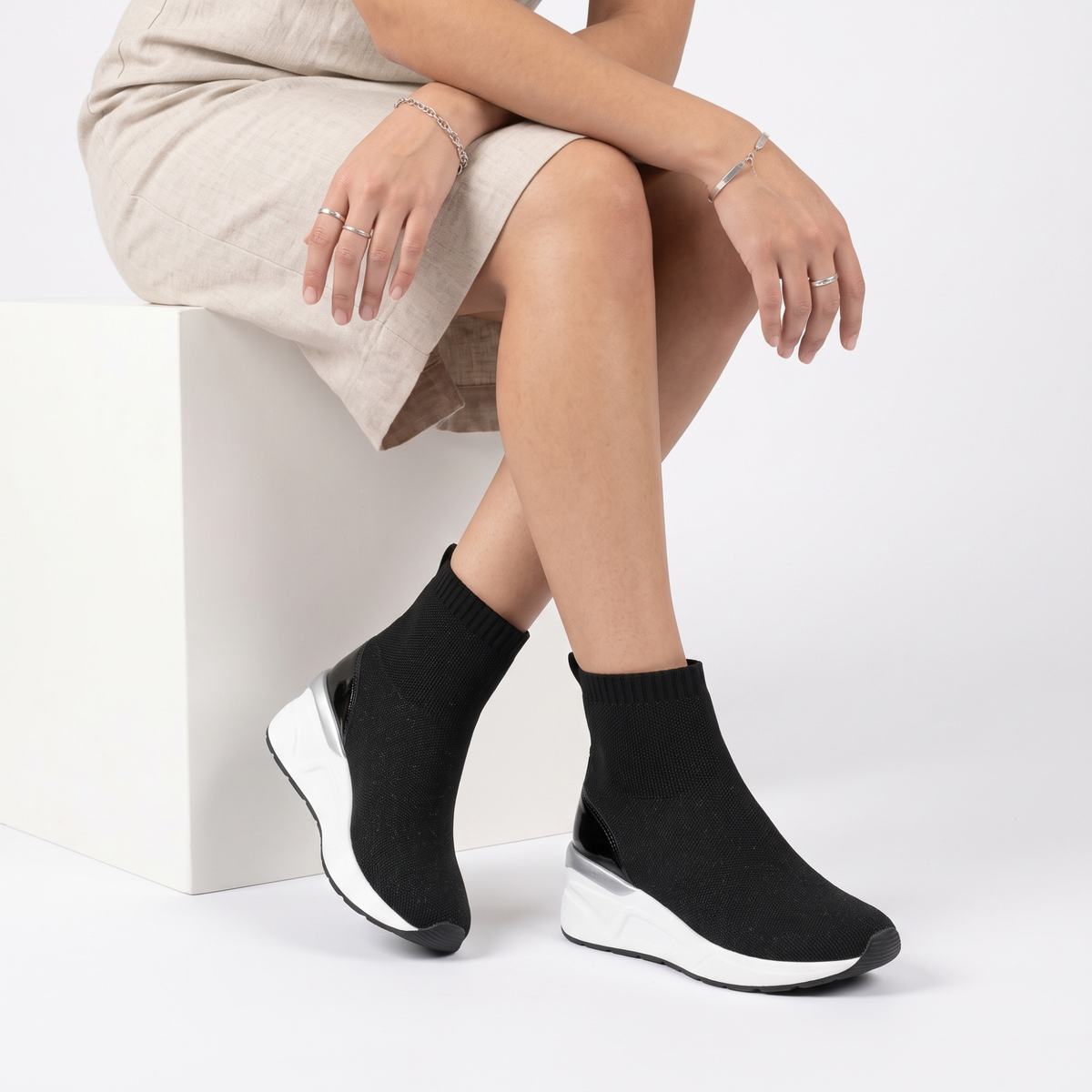 ZAPATILLA MUJER STHEF TRENDY NEGRO CON BLANCO 7602
